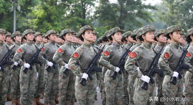 女民兵李思颖太牛了，刚阅兵结束就官宣新身份，全网恭喜，不简单