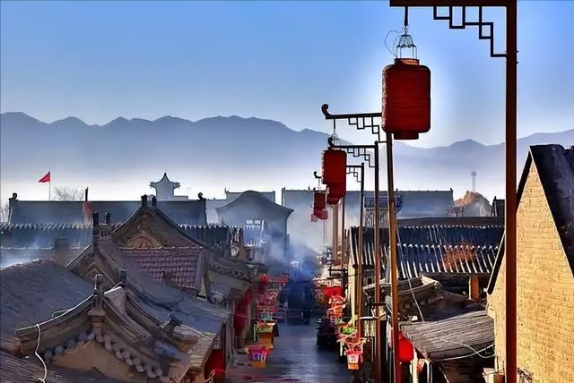 国庆“奔县”潮又爆了，民宿2000多元仍抢疯，年轻人弃热门奔小城