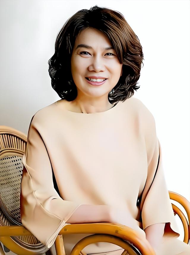 雷军没想到，十亿赌约12年后，董明珠一个举动再令所有人刮目相看