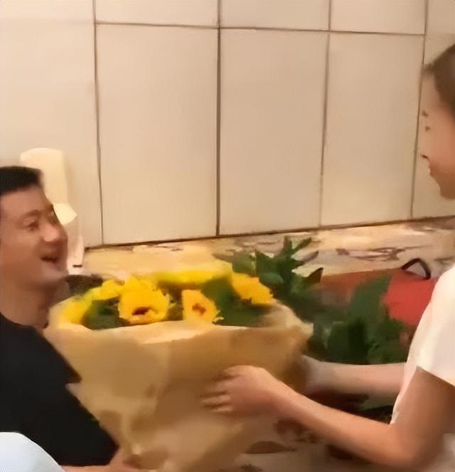 陪睡陪玩只是冰山一角，明星爆出的娱乐圈内幕	，是一个比一个荒唐