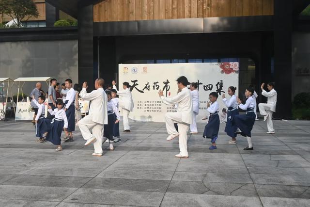 天府药市·二十四集点亮“夜”态新活力!彭州以千年药香深化“文旅+百业”“百业+文旅”融合创新