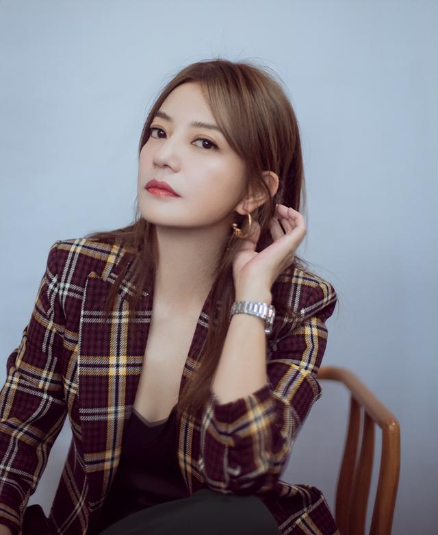 黄晓明公开点名才几天，赵薇近况接连曝光，有一点4年前就注定