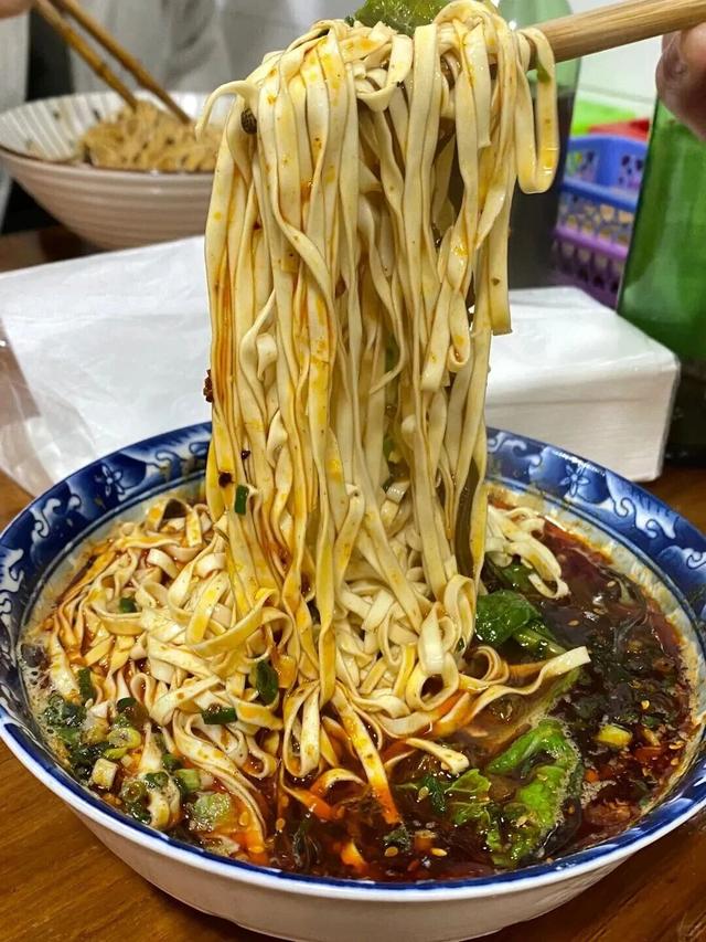 比成都好吃10倍！这座鲜有游客的川东小城，美食遍地，美景小众！