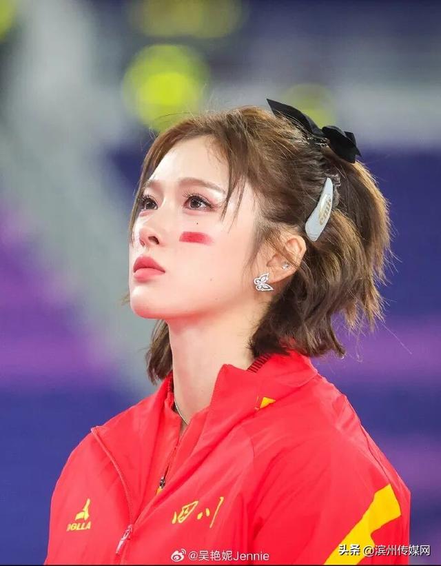 吴艳妮回应摘银后落泪：我哭咋了，人都是有情绪的生物；回应被“黑”：不会因评论而哭，你们每天真那么闲吗