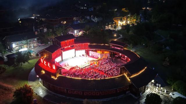 市县联动·瞰遵义丨日游古寨,夜看演出!“村光大道”很火热!