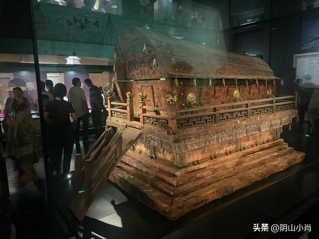 参观内蒙古博物院新馆