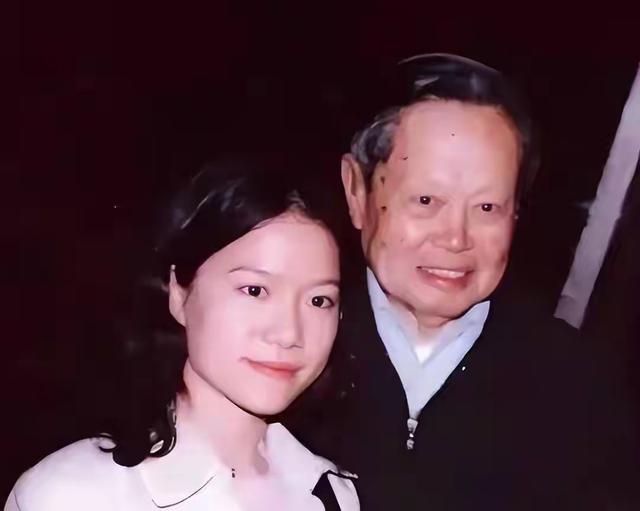 扬振宁逝世，翁帆催泪悼文！