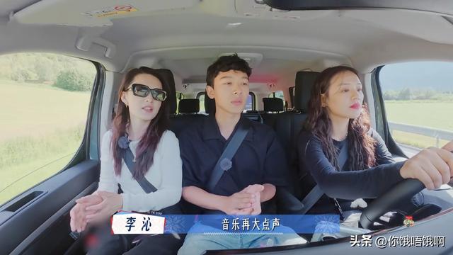 马思纯哭了，此刻人生太美好，有朋友、有音乐、有美景