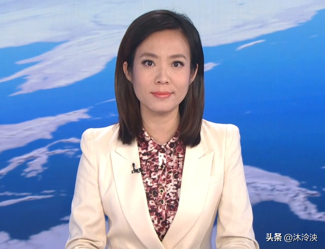 原来九三阅兵的解说是她！23岁就登上央视，今47岁端庄漂亮仍未婚