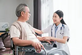 “无陪护病房”里谁照顾病人、咋收费、值不值？答案都在这儿！图片