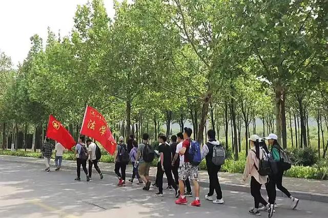 《华夏秋美教育集团：2025“十一+中秋”全民健身徒步登山活动》2