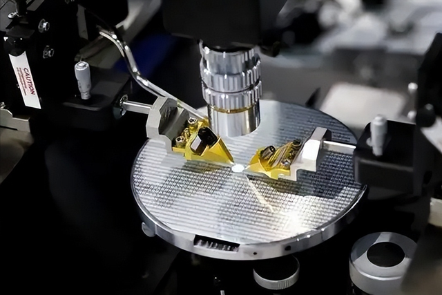 日本亮出王牌	，中国束手无策？高市赌美国不会见死不救，结果悲剧