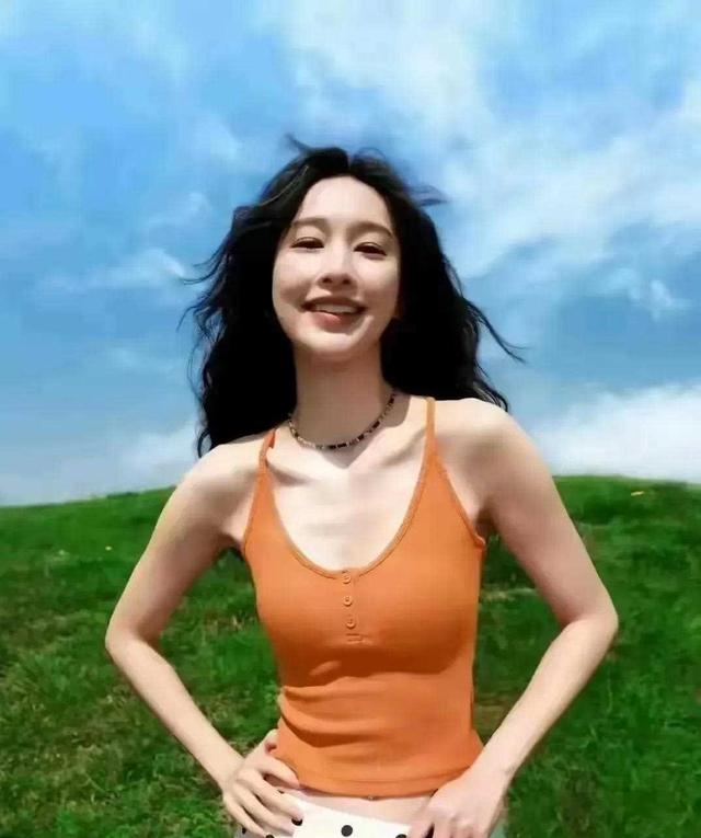 她的胸比杨幂大，腿比唐嫣长，皮肤比刘亦菲白，可惜就是红不了