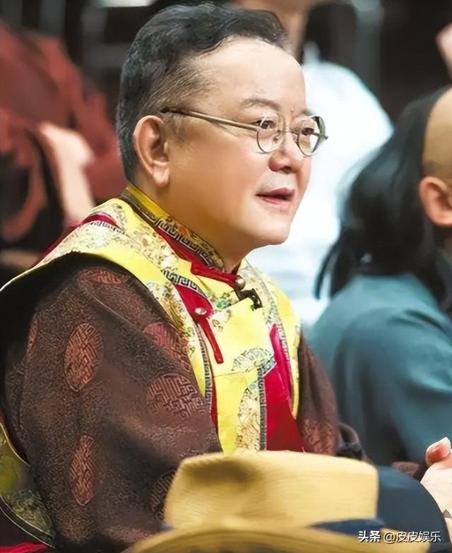 事实证明，被传卖掉上亿豪宅移民美国的王刚，已经走上另一条大道