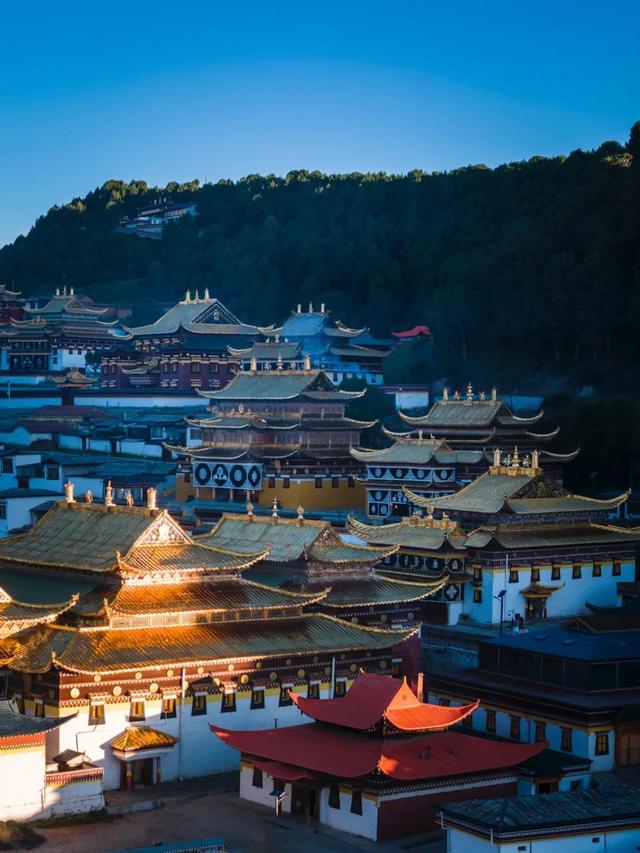 闯进甘南，邂逅九色香巴拉