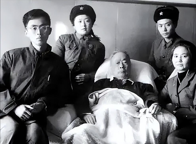 陈毅去世后	，追悼词周总理写"功大于过"，毛主席批示：去掉这个