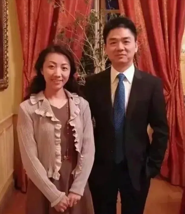 钱再多有什么用？51岁刘强东对大儿子的“亏欠”，至今都难以弥补