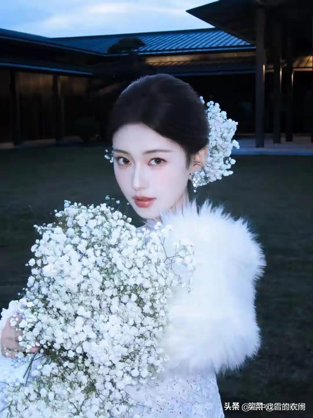 甘肃兰州一校花美出圈了,貌美迷人,美的无可挑剔,高级满满