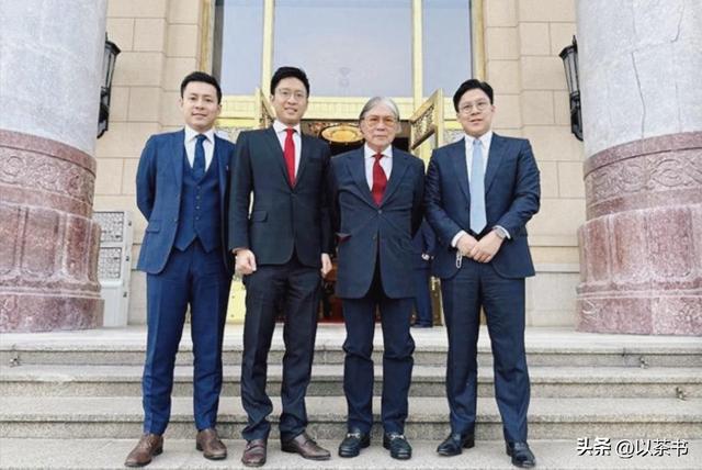 阅兵临近，霍家三父子一张北京合照暴露真实处境，目的果然不一般