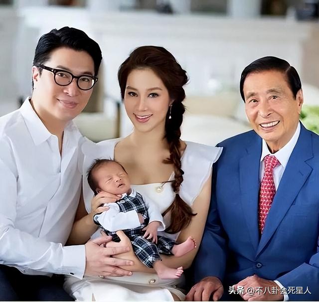 香港四大家族没落：李嘉诚父子撤退，郑裕彤儿子负债李兆基家躺平