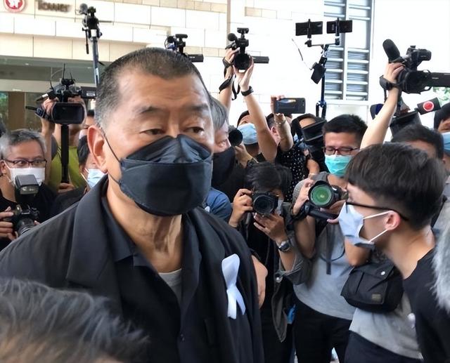 24小时内，中方召见2国总领事，通缉令发往海外，特朗普闯下大祸
