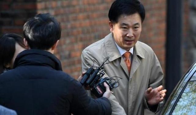 朴槿惠出狱生活：住1676平别墅，与小10岁律师为伴	，如今生活安逸