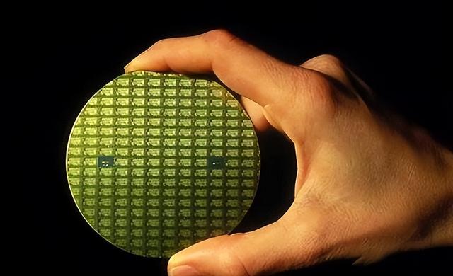 不用光刻机也能生产芯片？纳米压印技术的出现，到底靠不靠谱？