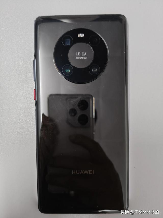 华为Mate 40 Pro有首发到现在还在用的伙伴吗？