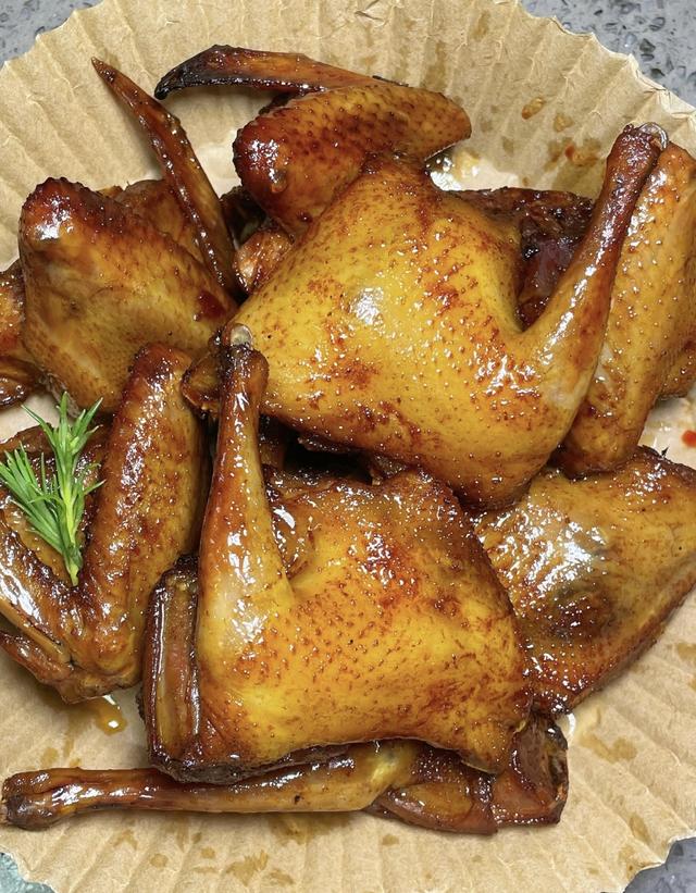 “一鸽顶九鸡”,别总炖鸡汤了,鸽子的4种吃法,健脾养胃补气血