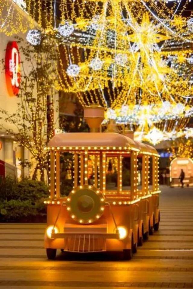 西岸梦中心打造“奇幻水岸嘉年华”，点亮上海冬季新地标