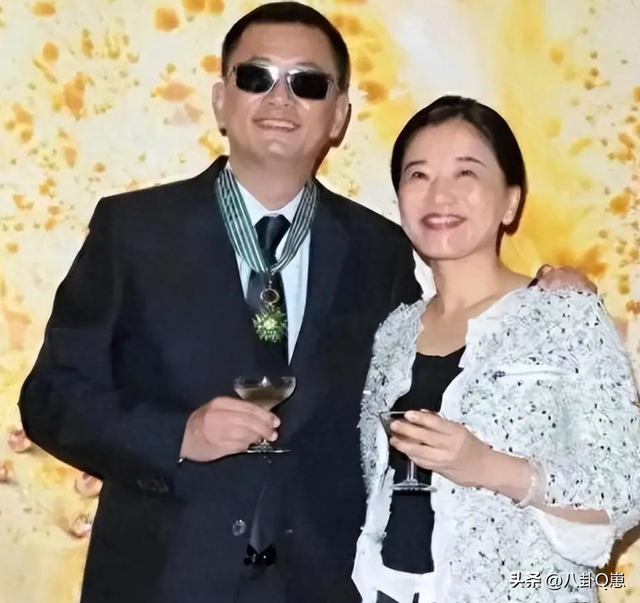 陪睡陪玩都只是开胃菜，目无王法、集体嫖娼，背后的恶心藏不住了