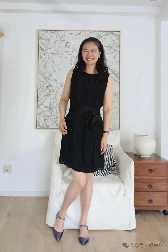 50岁妈妈I穿了二十年的经典小黑裙
