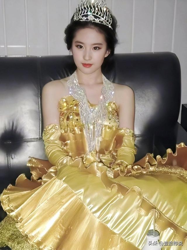 一场香港大火，让大家看清38岁刘亦菲的“真面目	”，赵立坚说对了