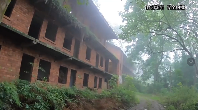 江津寂静的军工厂旧址，昔日保密军事化管理，如今搬离楼房垮塌