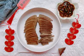 年夜饭下酒菜之盐水猪肝，简单2步，细腻嫩滑，不老不腥，很入味图片