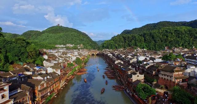 逃离40℃火炉！中国这4个地方夏天只有25℃，人少景美爽翻天！
