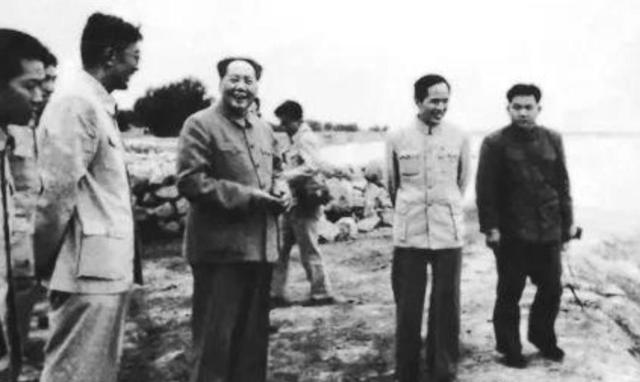 1952年毛主席视察河南，回京后立即拍板：把河南省会迁往郑州吧