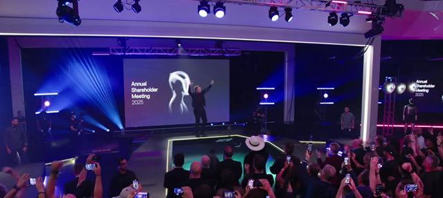 人类打工史第一人！拿下万亿工资包，造神还得看马斯克