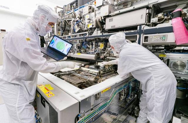 都反水了？ASML、荷兰光刻机供应商相继宣布，令人吃惊