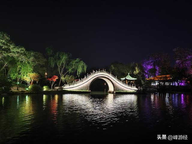 夜游瘦西湖，二十四桥明月夜，春江花月五亭桥