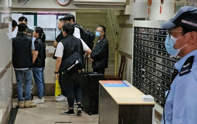 造孽啊！一对幼年兄妹魂断生父之手，港男因欠200万竟对亲生骨肉下手后再割颈，留下妻子崩溃无助！