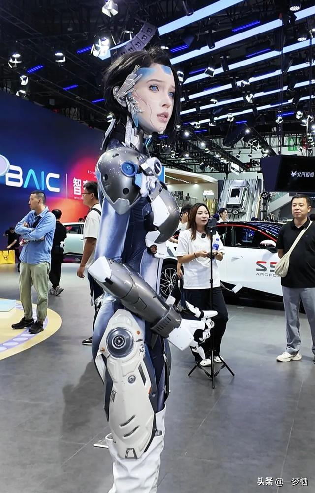 2025成都车展上的模特们