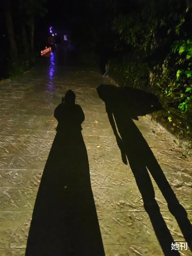 国庆女陪爬：不搞擦边，闷声发财