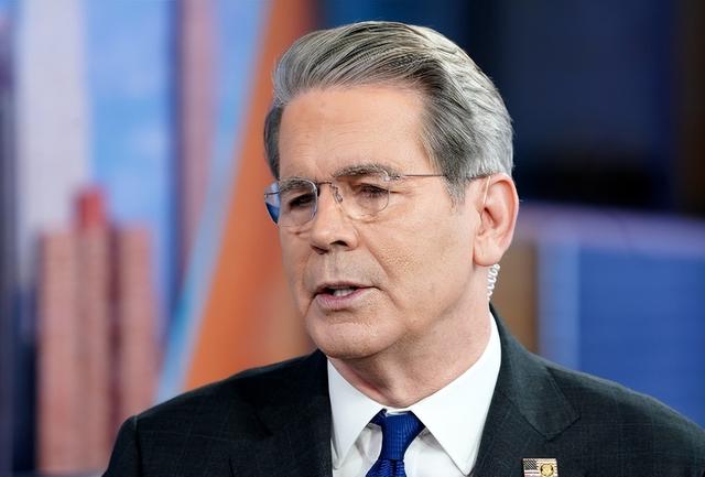 特朗普惊奇发现一个世纪漏洞	，只要不招惹中国，那就没一个能打的