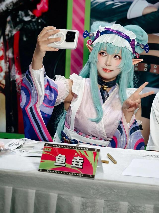 神乐坂真冬吐槽“日子好难过”！别再幻想了，福利姬是一条不归路