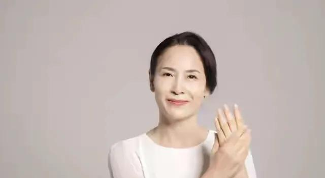 两性关系；不管你信不信，女人过54岁	，都有如下7个症状，要接受