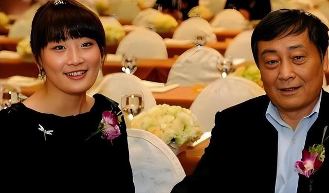 宗庆后培养宗馥莉为继承人，私生子没名分，郎咸平称杜建英水平臭
