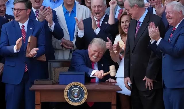 特朗普上任一周年	，交出了怎样的经济答卷？