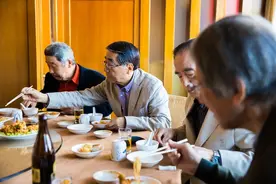 为什么70岁以后，一定要少去看望兄弟姐妹？过来人告诉你原因图片