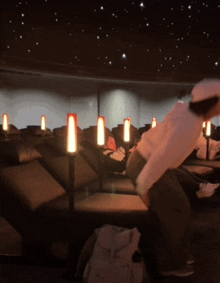 在三星堆躺着看展，真不是玩儿抽象